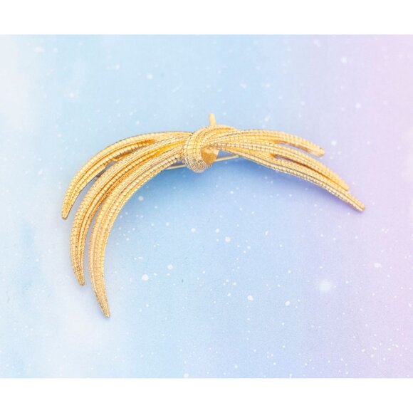 Vintage Golden Sharp Tie Brooch | Gold Tone Rope Brooch | Monet | J11 - Picture 1 of 2
